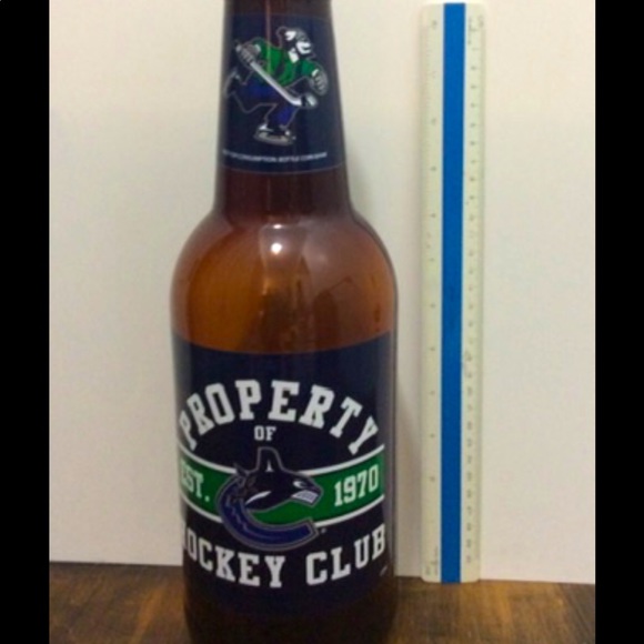 Vancouver Canucks coin bank - Picture 5 of 8